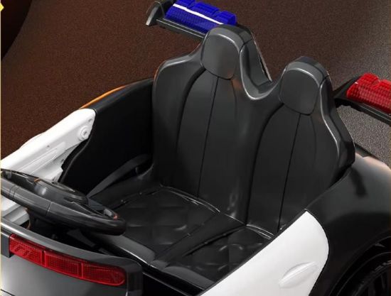 صورة سيارة أطفال مرسيدس دورية كهربائية